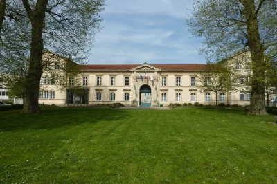 LE-LYCEE-RAYMOND-POINCARE_306143