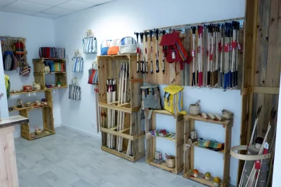LES-MICOCOULIERS-8211-LA-FABRIQUE-DES-FOUETS_647945