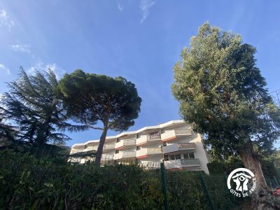 LES-PIEDS-DANS-L039EAU_165152