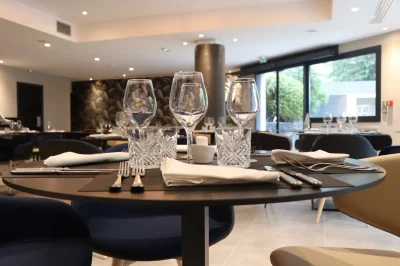 La-Basse-Cour-8211-Hotel-Mercure-Pau-Palais-des-Sports-8211-Pau_3114086