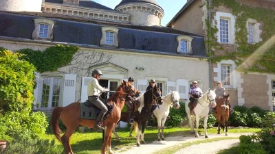 La-Brenne-a-cheval-circuits-en-marguerite-au-depart-du-Manoir-de-Saint-Victor-8211-Ingrandes_1693387