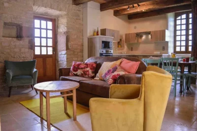 La-Cour-Pavee-8211-Le-Cantou-8211-Sebrazac_2239209
