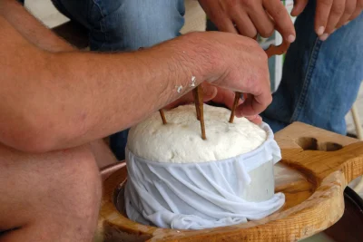 La-Flou-de-la-Vallee-8211-Distributeur-de-fromages-de-pays-8211-Laruns_390684