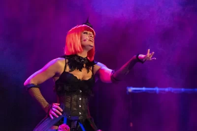 La-Fourmi-Rouge-8211-Cabaret-Spectacles_1131601