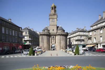 La-Porte-Horloge-8211-Vire-Normandie_3663490