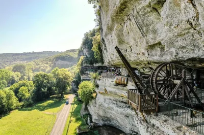 La-Roque-Saint-Christophe-8211-Fort-et-Cite-troglodytiques-8211-Peyzac-le-Moustier_2799459