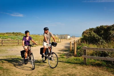 La-Velomaritime-8211-La-Velo-Francette-Voie-verte-de-Ouistreham-a-Caen-Canal-de-l039Orne-8211-Ouistreham_3262277