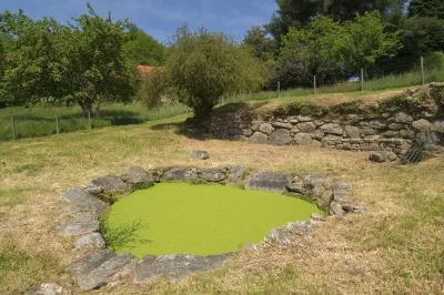 La-fontaine-et-le-lavoir-de-Larpent-8211-La-Brionne_2461612