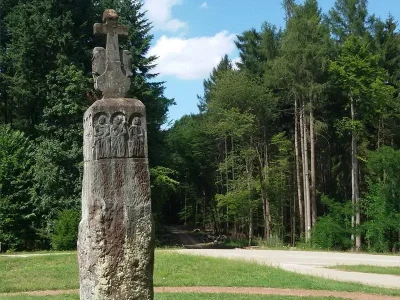 La-pierre-des-douze-apotres-8211-Meisenthal_3884562