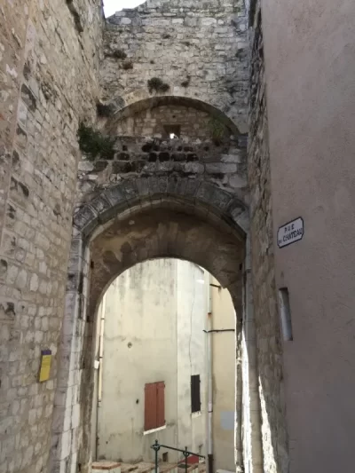 La-porte-Gachiou-et-les-anciens-remparts_665377