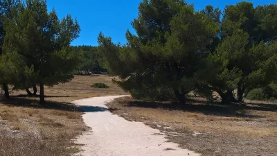 La-voie-verte-du-village-de-La-Couronne-vers-Sainte-Croix_723569