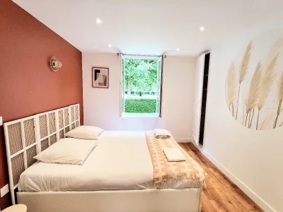 Le-Charmant-8211-Face-au-Jardin-de-l039Eveche-8211-Lisieux_2529669