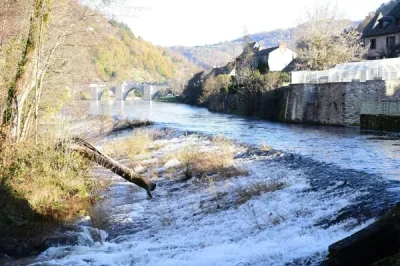 Le-Lot-a-Entraygues-sur-Truyere-lachers-de-truites-8211-Entraygues-sur-Truyere_2228540-1