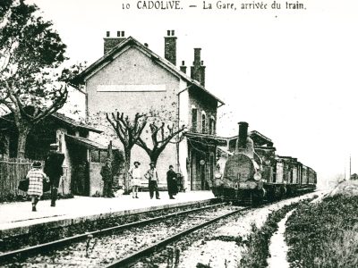 Le-Mont-Julien-et-la-Grotte-des-Fees_24450