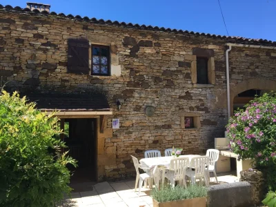 Le-Petit-Manoir-de-Malbernat-Wisteria-8211-Frayssinet-le-Gelat_2445807