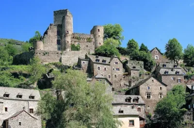 Le-Segala-a-velo-au-detour-des-plus-beaux-villages-de-France-8211-Sauveterre-de-Rouergue_2229158-1