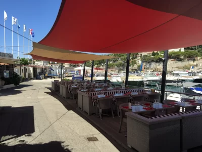 Le-Yacht-Club_544754