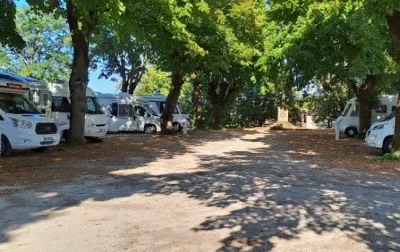 Le-camping-de-mon-village-Camping-car-Park-La-Callopie-8211-Martel_3085654