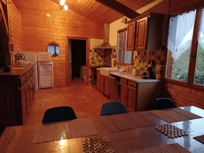 Le-chalet-en-haut-de-la-colline-8211-Eyres-Moncube_1631159