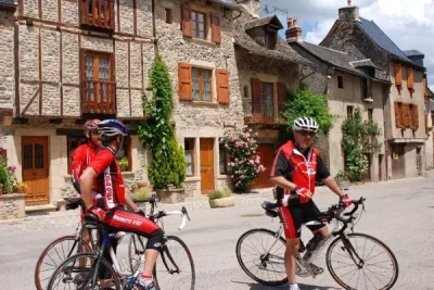 Le-circuit-des-10-plus-beaux-villages-de-France-8211-Entraygues-sur-Truyere_2228530-1