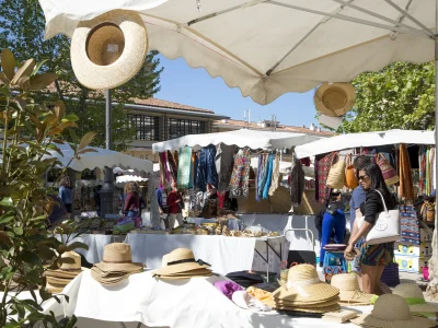 Le-grand-marche-8211-Textile-artisanat-brocante-8211-01-01-2025-8211-Aix-en-Provence_2116290