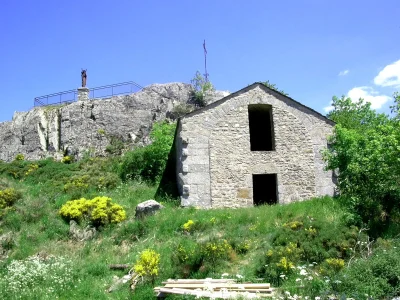 Le-rocher-du-Cher-8211-Peyre-en-Aubrac_3728024