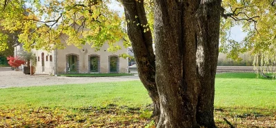 Les-Ecuries-de-Mussy-galerie-d039art-chez-Agnes-Frattini-8211-Adon_1694128-1