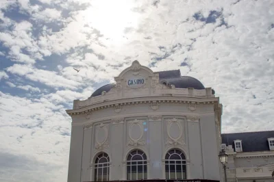 Les-Etonnants-Patrimoines-Mystere-sur-le-tournage-8211-Enquete-a-Trouville-8211-01-01-2026-8211-Trouville-sur-Mer_3523219