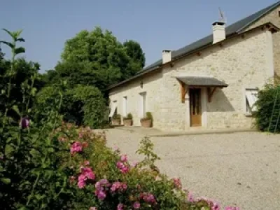 Les-Gites-de-la-Ferme-Seguin-8211-Le-Gite-du-Jardin-8211-Severac-d039Aveyron_2240691