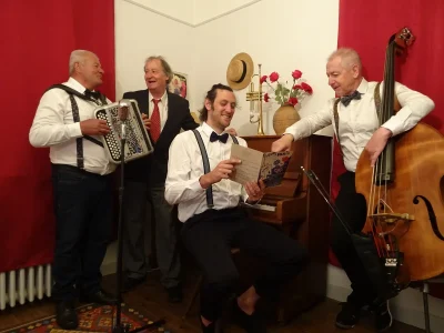 Les-Mardis-de-l039ete-a-Figeac-Le-Retour-Des-Beaux-Jours-chanson-8211-05-08-2025-8211-Figeac_2542144