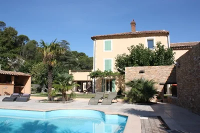 Les-Pieds-dans-l039eau-8211-Gemenos_2581620