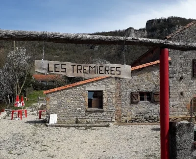 Les-Tremieres-8211-Aire-des-marcheurs-8211-Saint-Jean-et-Saint-Paul_2227447