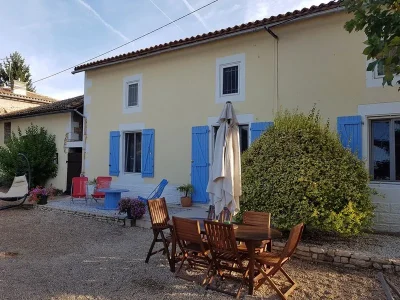 Les-Volets-Bleus-8211-Saint-Saviol_2176945