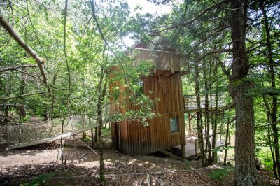 Les-cabanes-au-bord-du-monde-8211-La-cabane-Les-Cent-Ciels_99336
