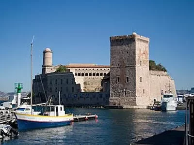 Les-forts-du-Vieux-Port-et-les-consignes-sanitaires_664206