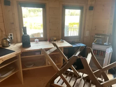 Les-loges-du-temps-Kota-finlandais-en-bord-d039etang_1007362
