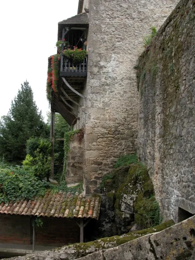 Les-vignobles-a-velo-8211-Entre-deux-mers-8211-A-la-decouverte-de-la-plus-petite-commune-de-France-8211-Sauveterre-de-Guyenne_1952278-1