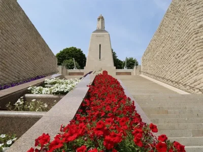 MONUMENT-A-LA-VICTOIRE-ET-AUX-SOLDATS-DE-VERDUN-8211-Verdun_1906934