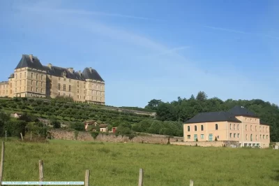 Maison-des-Services-au-public-Hotel-de-Ville-ancienne-jumenterie_550720