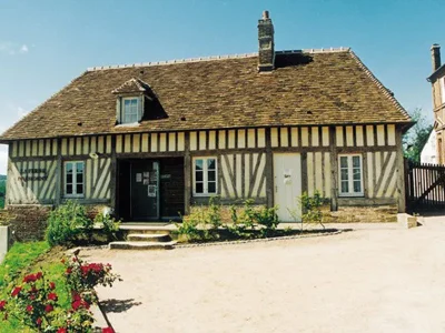 Maison-du-Camembert-et-fromagerie-du-Clos-de-Beaumoncel-8211-Camembert_3115315