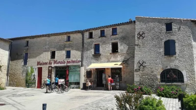 Maison-du-Marais-Poitevin-Barque-guidee-collective-1h30-a-Coulon-8211-06-04-2025-8211-Coulon_2671672