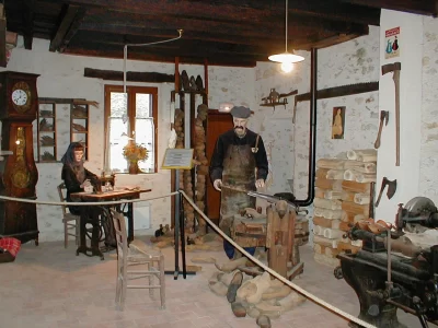 Maison-du-village-et-du-sabotier_446257