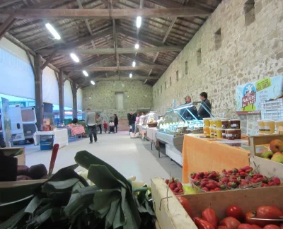 Marche-de-Nueil-Les-Aubiers-8211-Place-Pierre-Garnier-8211-18-04-2025-8211-Nueil-les-Aubiers_2363075