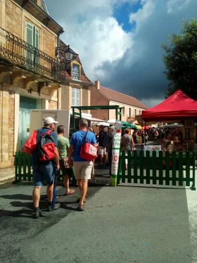 Marche-hebdomadaire-8211-tous-les-lundis-matins-Sainte-Alvere-8211-01-01-2025-8211-Val-de-Louyre-et-Caudeau_2258120