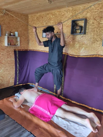 Massage-Chavutti-Thirumal-8211-25-08-2025-8211-La-Roche-Posay_3064345