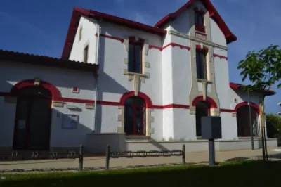 Mediatheque-municipale-de-Salles-8211-Salles_2431773