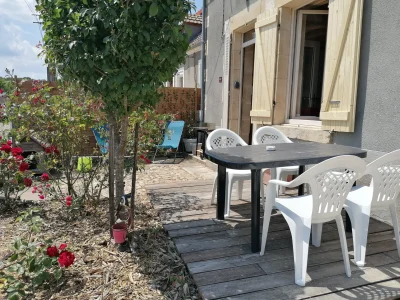 Meubles-8211-Dompierre-sur-Nievre_1586456