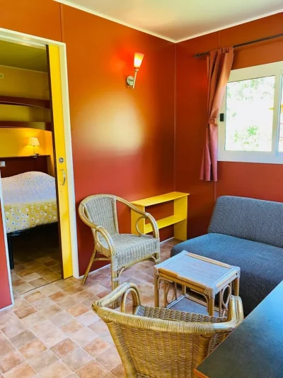 Meubles-8211-La-Roche-Canillac_2904738