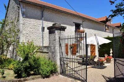 Meubles-8211-La-Tour-Saint-Gelin_2697268