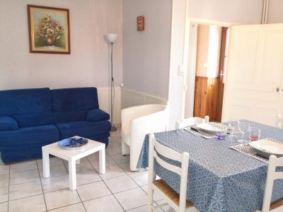 Meubles-8211-Saint-Julien-la-Genete_110704